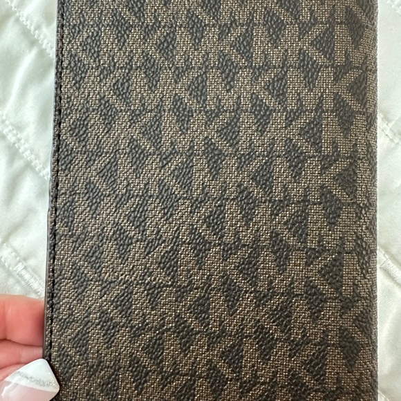 NWOT Michael Kors emblem Passport/ID Holder - Picture 5 of 7